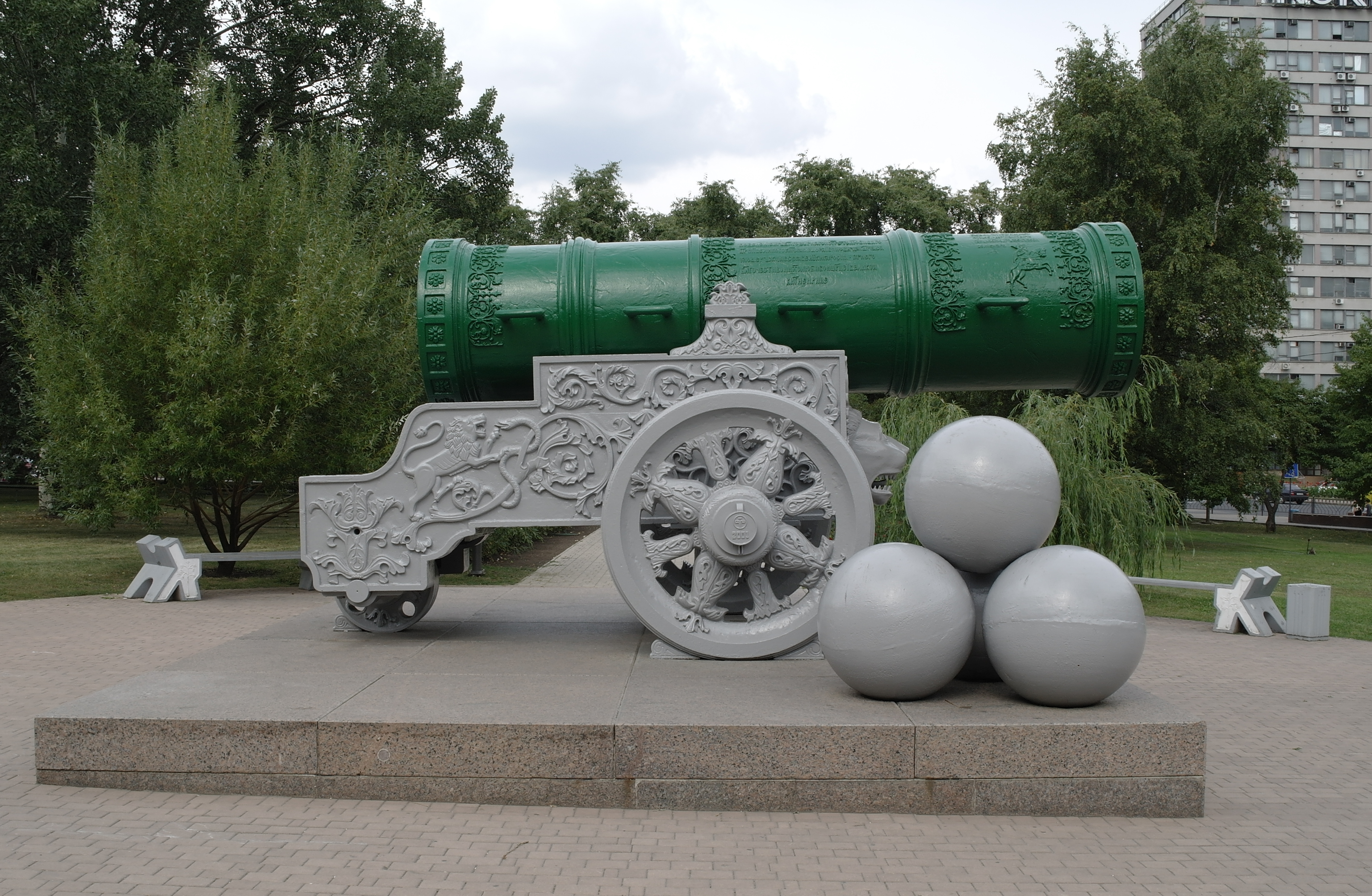 Памятник царь пушка Йошкар-Ола