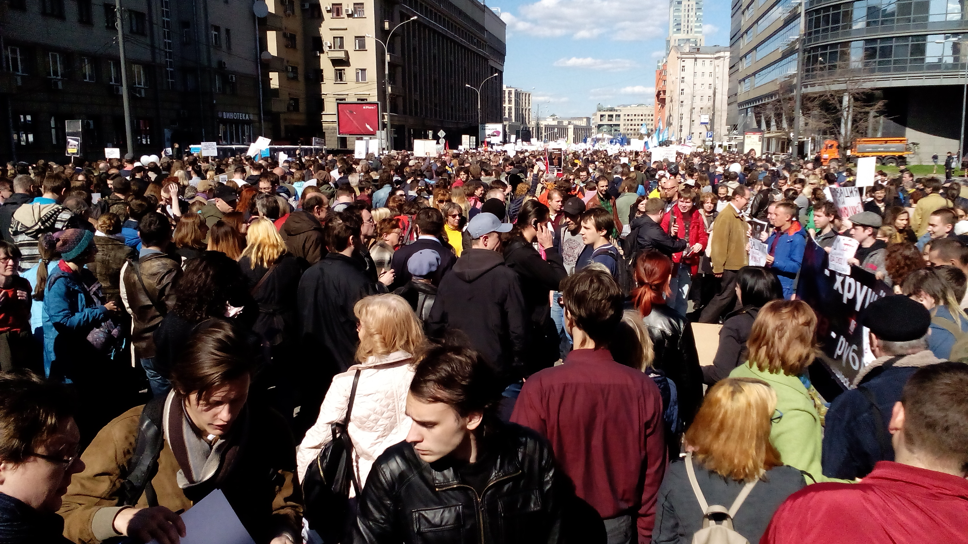Население москвы 2024 численность населения. Москва люди. Жители Москвы. Москва много людей. Толпа людей в Москве.