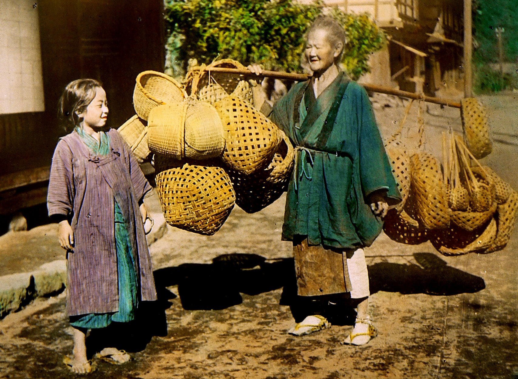Картинки старые фотографии Японии. Фото старой Японии крестьяне кимоно. Фото старой японской женщины с овощем. Vintage Samurai. Японский старая мама