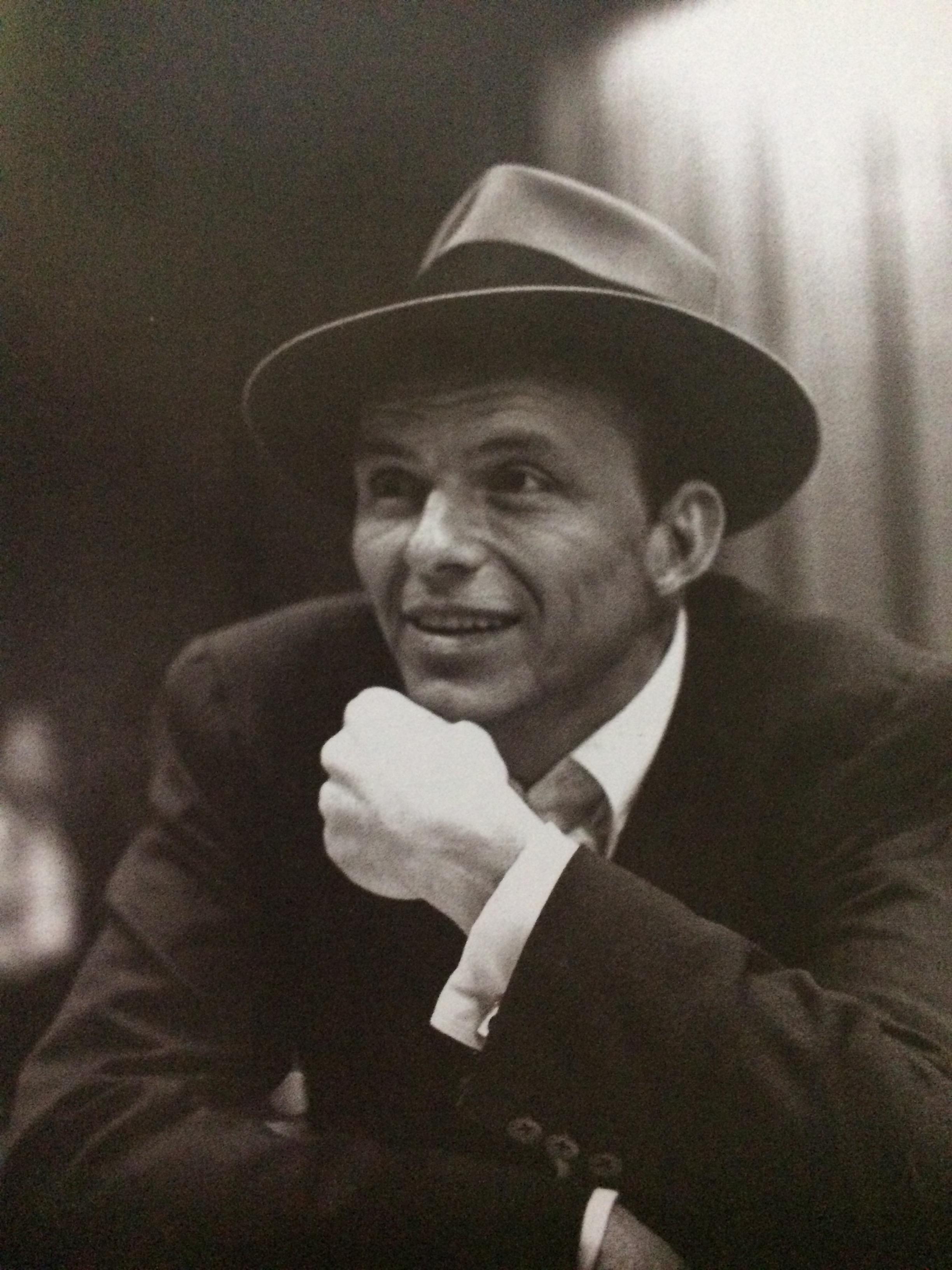Sinatra the world we. The World we knew Фрэнк Синатра. Фрэнк Синатра в шляпе. Синатра Властелин колец.