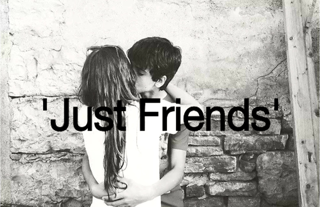 Just a friend of mine. Джаст френдс. Just friends... Картинки. Просто друзья надпись. Just friends поцелуй.