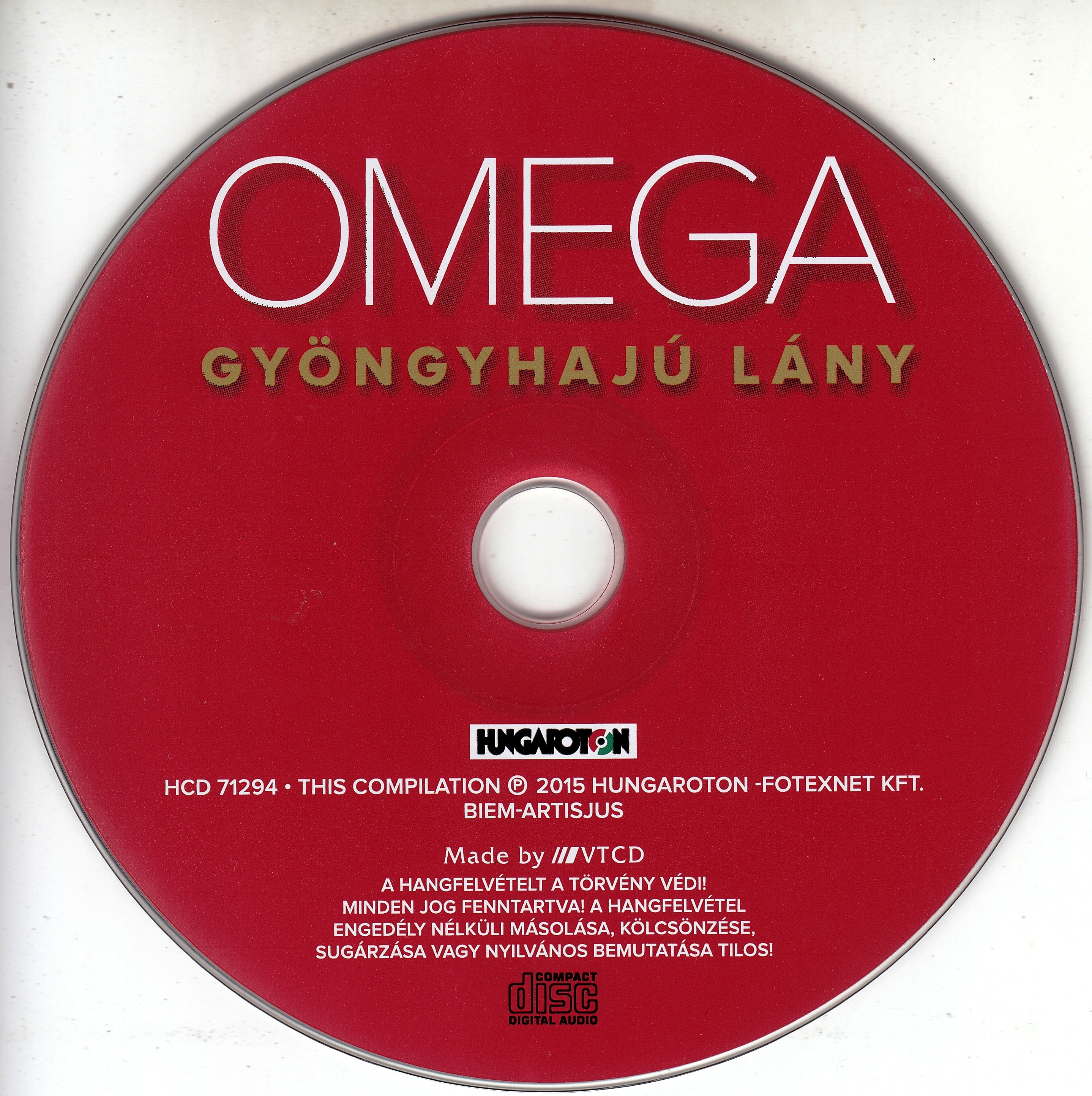 Omega gyöngyhajú lány